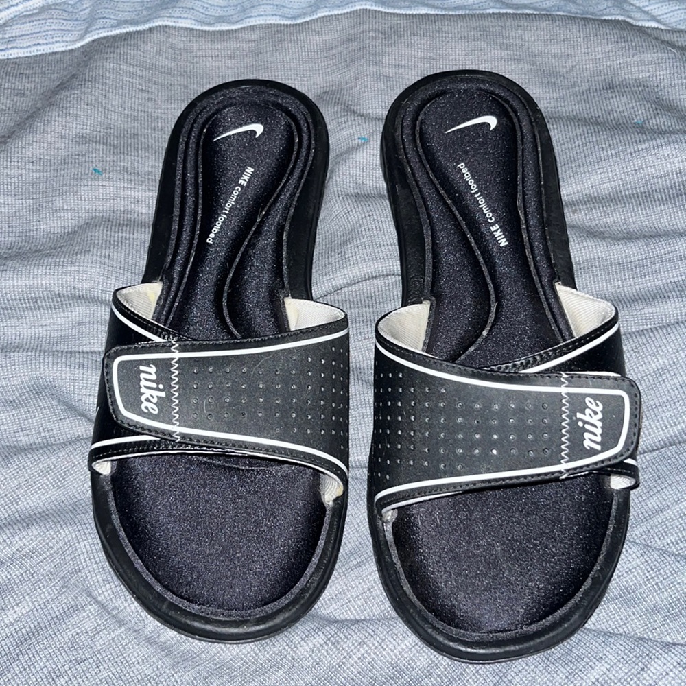 NWOT Nike Slides